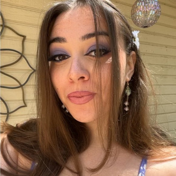 Meet your Posher, Emily - Picture 1 of 1